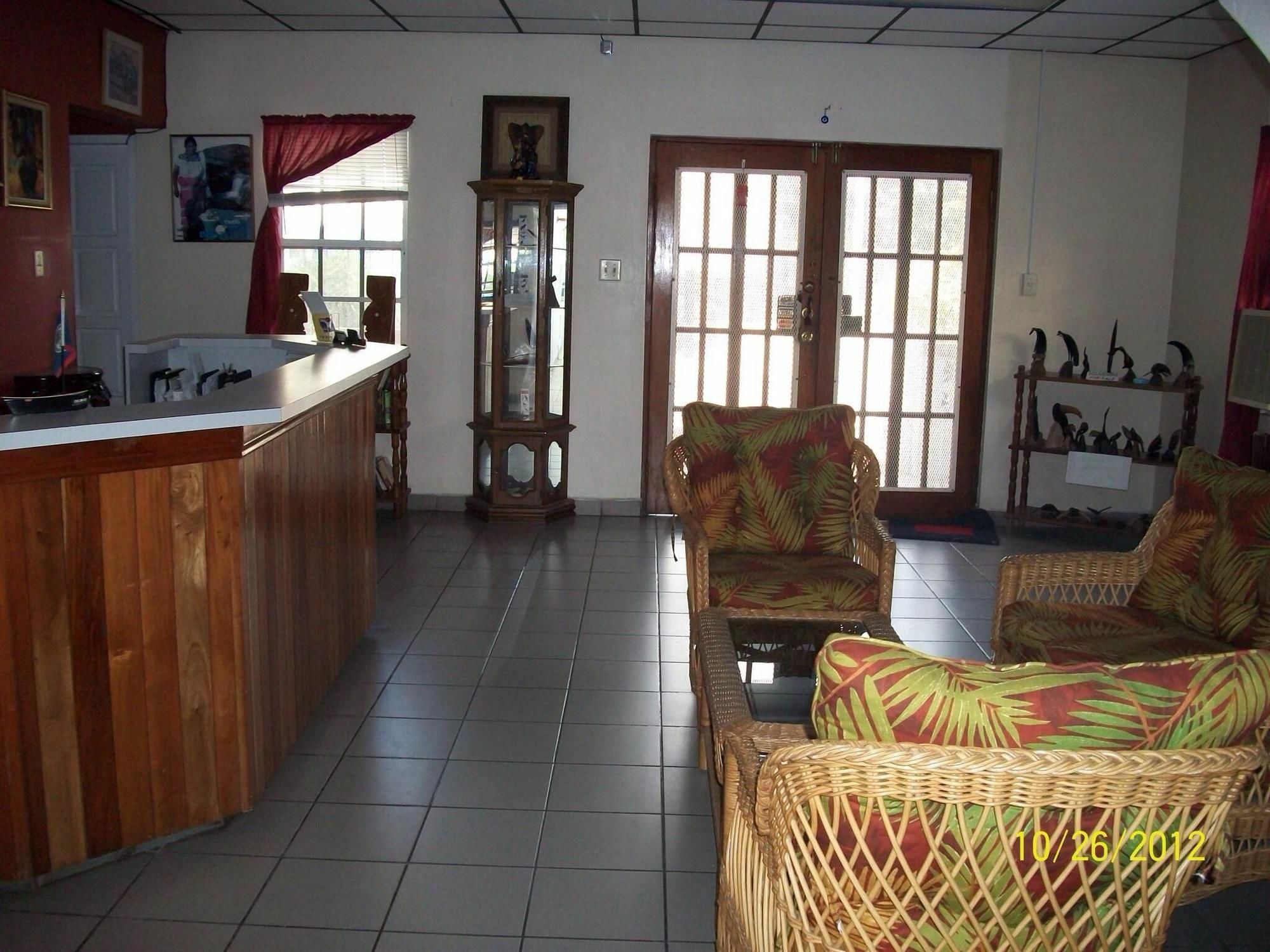 Coningsby Inn Belize City Extérieur photo